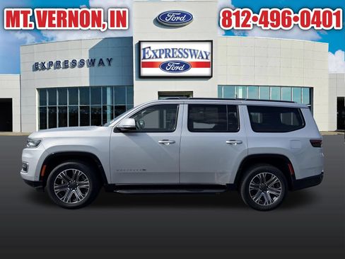 Used 2022 Jeep Wagoneer Series III AWD/4WD image 9