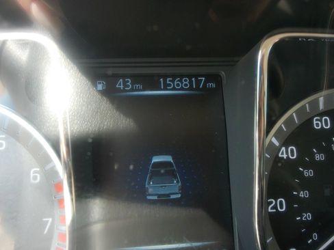 Used 2018 Nissan Titan SV AWD/4WD image 17