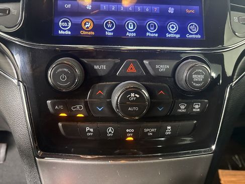 Used 2021 Jeep Grand Cherokee Limited AWD/4WD image 19