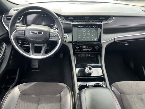 Used 2023 Jeep Grand Cherokee Altitude image 14