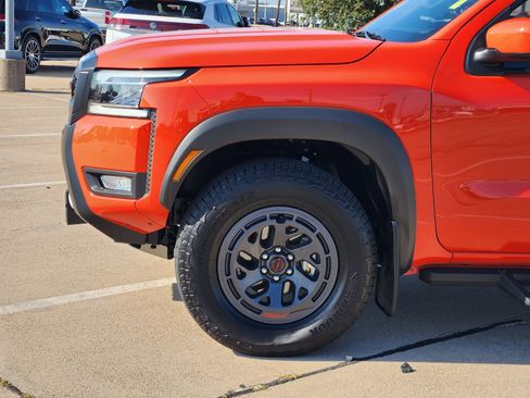 Used 2025 Nissan Frontier PRO-4X image 10