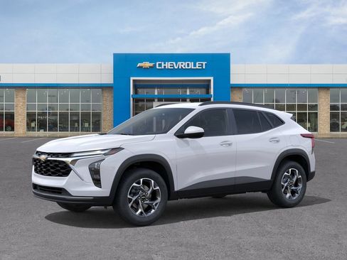 New 2026 Chevrolet Trax LT w/ Driver Confidence Package FWD image 2