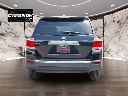 Used 2013 Toyota Highlander FWD w/ Cold Weather Pkg image 5