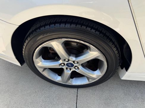 Used 2015 Ford Fusion SE FWD image 18