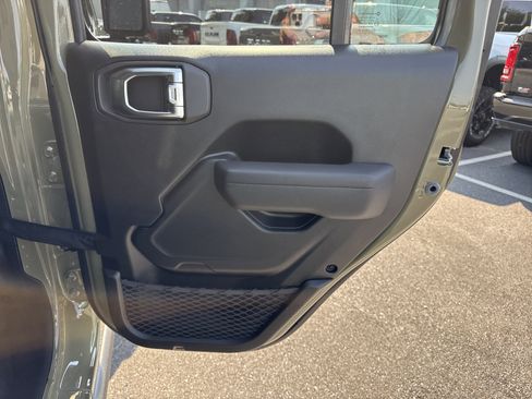 New 2025 Jeep Wrangler Rubicon w/ XTREMEE 35" Tire Package image 17