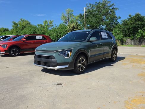 New 2026 Kia Niro EX FWD image 4