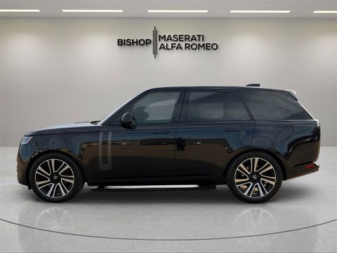 Used 2023 Land Rover Range Rover SE image 4