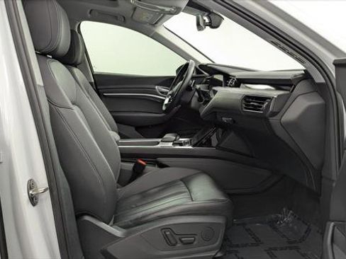 Used 2021 Audi e-tron Premium w/ Convenience Plus Package image 21