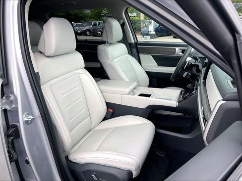 Used 2025 Hyundai Santa Fe Calligraphy AWD/4WD image 11