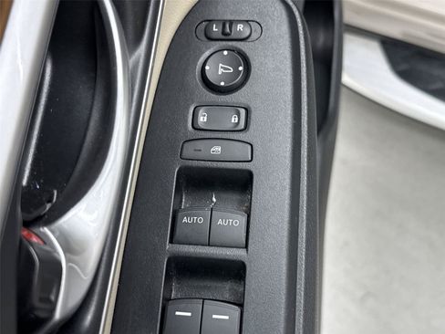 Used 2019 Honda CR-V Touring image 12