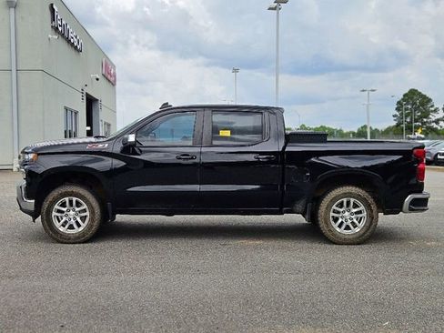 Used 2021 Chevrolet Silverado 1500 LT image 2