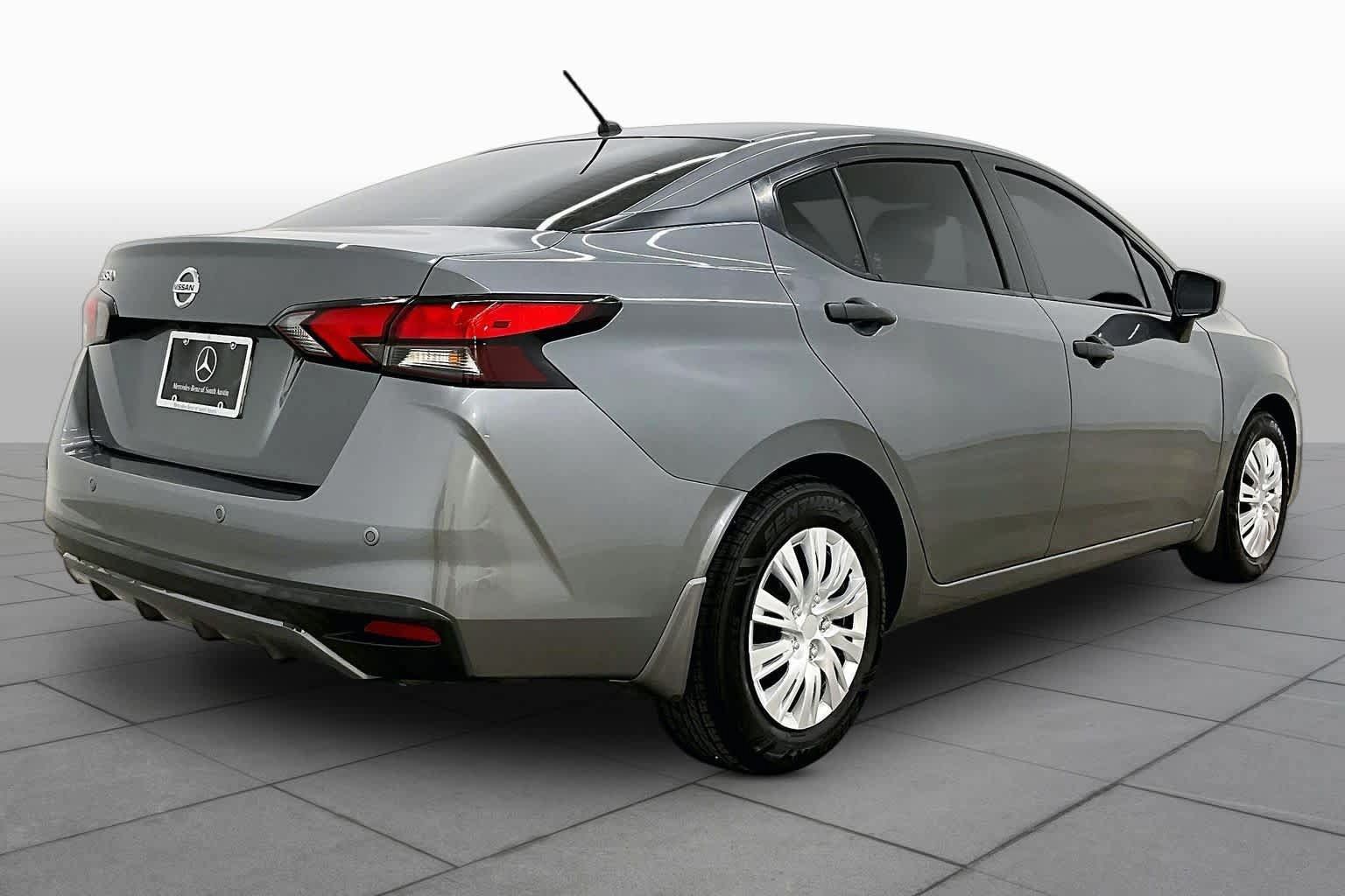 Used 2021 Nissan Versa S FWD image 13
