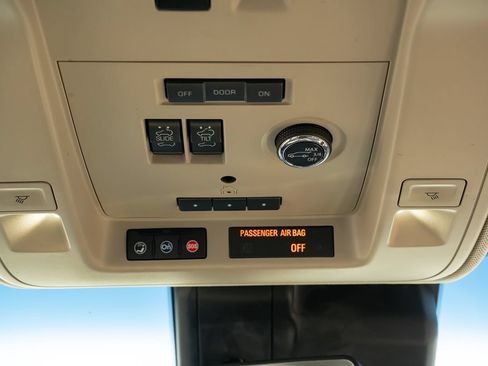 Used 2020 Cadillac Escalade Premium Luxury AWD/4WD image 24