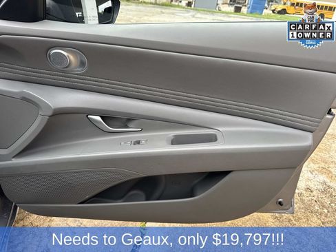 Used 2025 Hyundai Elantra SEL FWD image 26