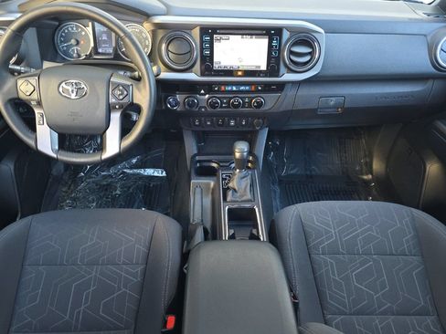 Used 2017 Toyota Tacoma TRD Sport AWD/4WD image 10