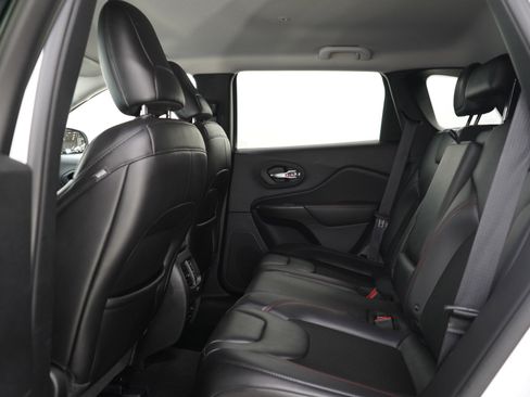 Used 2019 Jeep Cherokee Trailhawk w/ Cold Weather Group AWD/4WD image 20