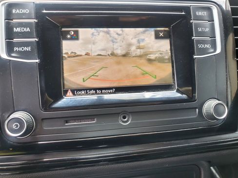 Used 2019 Volkswagen Beetle 2.0T S FWD image 3