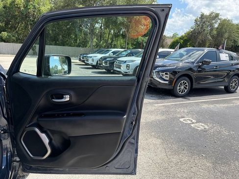 Used 2023 Jeep Renegade Latitude AWD/4WD image 30