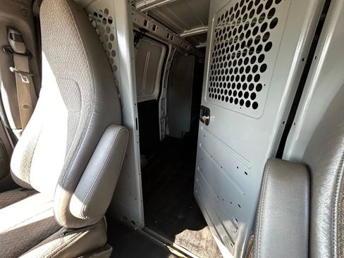 Used 2015 Chevrolet Express 2500 image 26