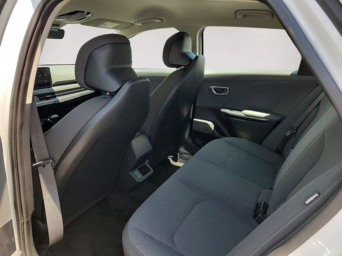 Used 2025 Kia K4 FWD image 9