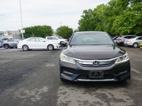 Used 2017 Honda Accord Sport Special Edition image 2