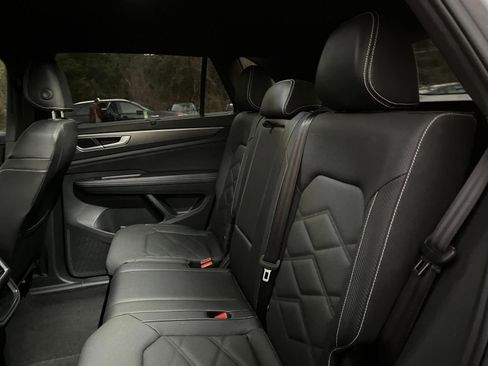 Used 2025 Volkswagen Atlas Cross Sport SE image 25