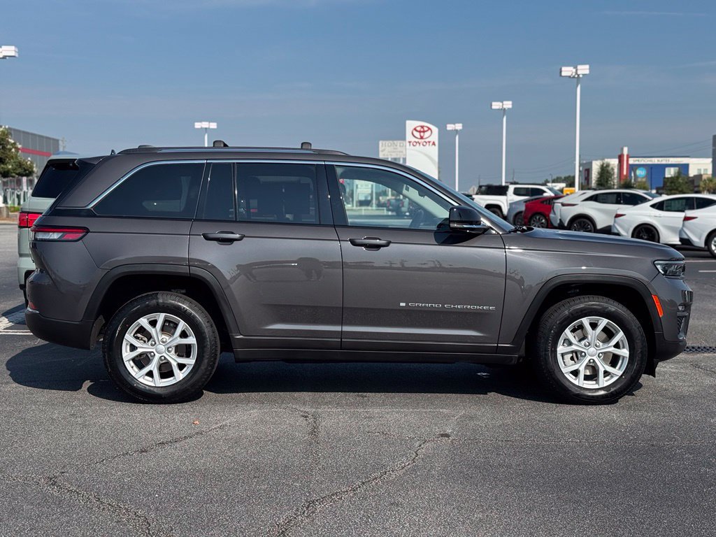 Used 2023 Jeep Grand Cherokee Limited AWD/4WD image 7