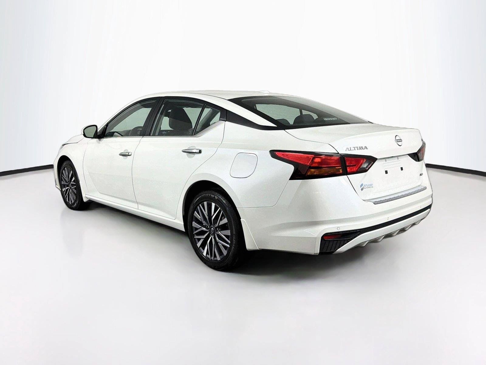 Used 2023 Nissan Altima 2.5 SV AWD/4WD image 9