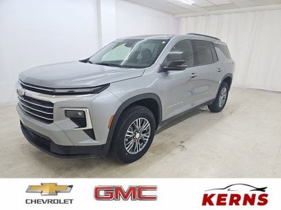 Used 2025 Chevrolet Traverse LT