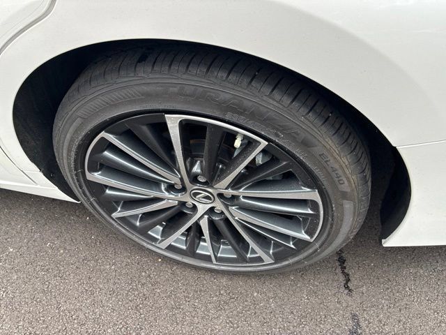 Used 2024 Lexus ES 350 w/ Premium Package FWD image 5