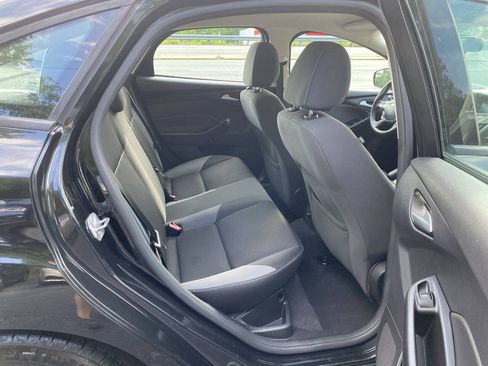 Used 2014 Ford Focus SE w/ SE Winter Package FWD image 13