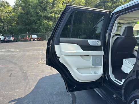 Used 2024 Lincoln Navigator Black Label AWD/4WD image 23