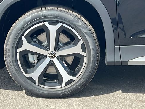 New 2026 Volkswagen Tiguan SE AWD/4WD image 9