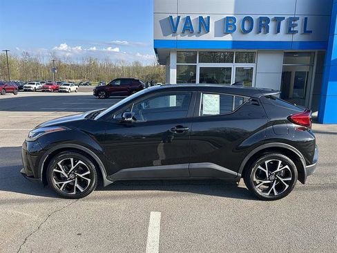 Used 2022 Toyota C-HR XLE FWD image 2