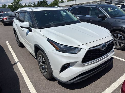 Used 2022 Toyota Highlander XLE FWD image 14