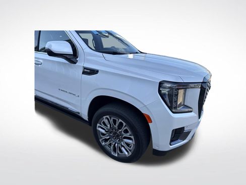 Used 2023 GMC Yukon XL Denali Ultimate AWD/4WD image 5