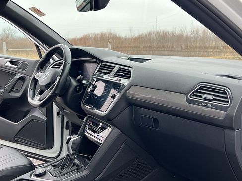Used 2023 Volkswagen Tiguan SE R-Line image 30
