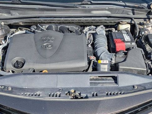 Used 2018 Toyota Camry XLE FWD image 12