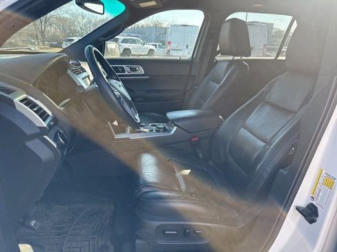 Used 2014 Ford Explorer XLT w/ Equipment Group 202A image 13
