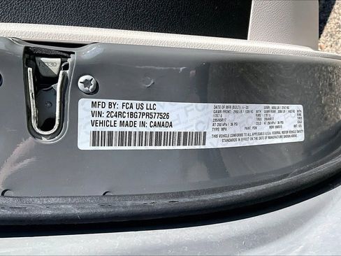 Used 2023 Chrysler Pacifica Touring-L FWD image 25