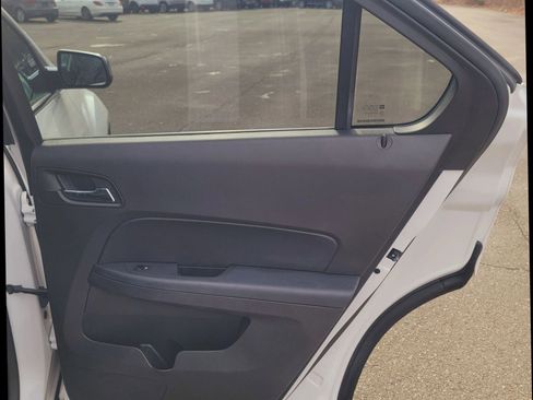 Used 2017 Chevrolet Equinox Premier w/ Enhanced Convenience Package image 29