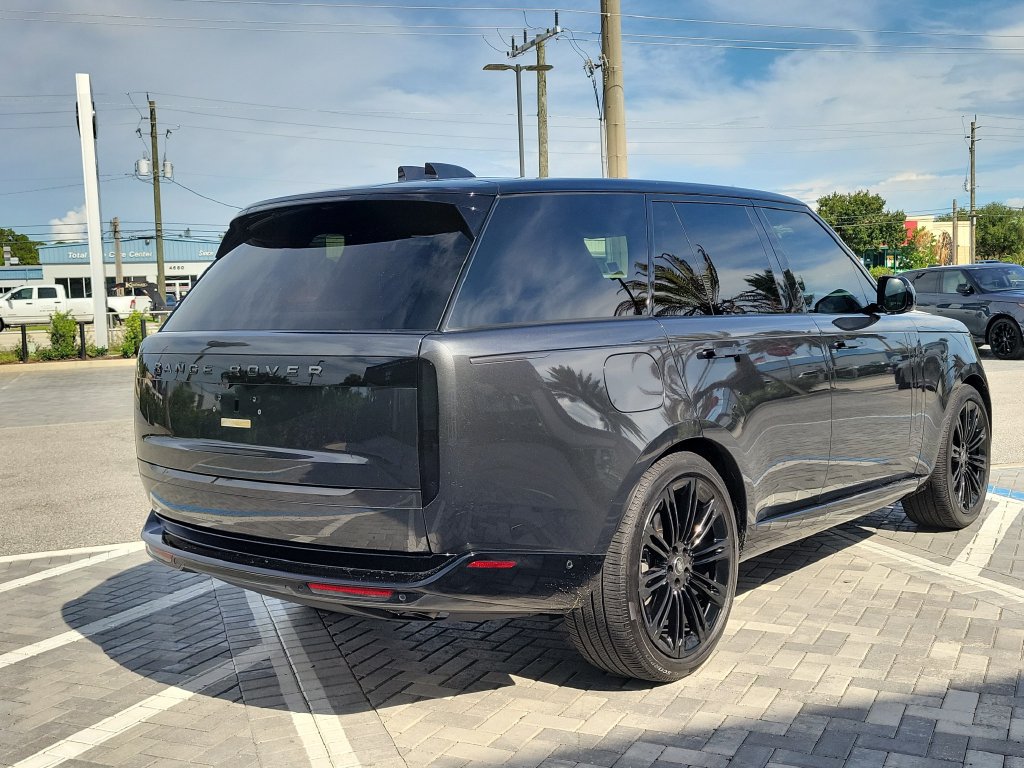 Certified 2025 Land Rover Range Rover SE AWD/4WD image 5