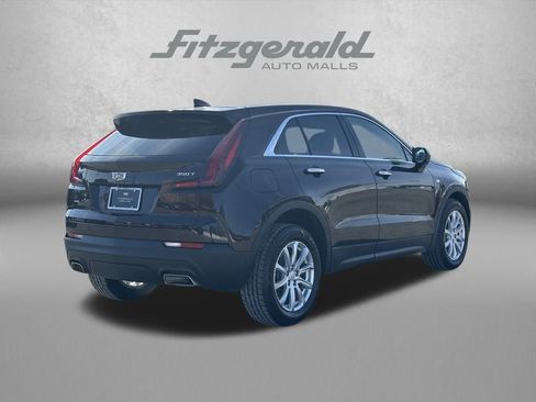 Used 2021 Cadillac XT4 Luxury w/ Cold Weather Package image 5