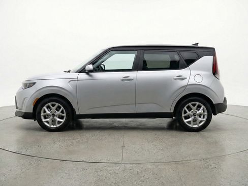 Used 2025 Kia Soul LX w/ LX Technology Package image 5