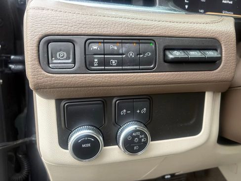 Used 2022 GMC Yukon XL Denali RWD image 23
