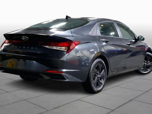 Used 2021 Hyundai Elantra SEL image 12