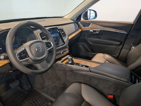 Used 2024 Volvo XC90 B5 Plus w/ Protection Package Premier image 15