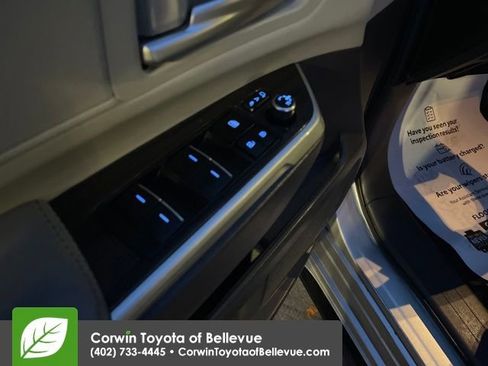 Used 2024 Toyota Sienna Limited image 11