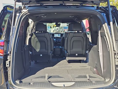 New 2026 Chrysler Pacifica Select image 14
