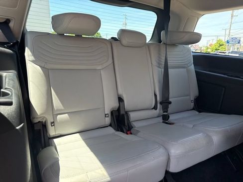 Certified 2025 Ford Expedition Platinum w/ Platinum Ultimate Package AWD/4WD image 45